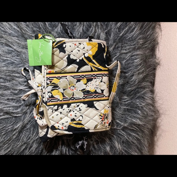 Vera Bradley Handbags - Vera Bradley Makeup Bag. Brand New!!